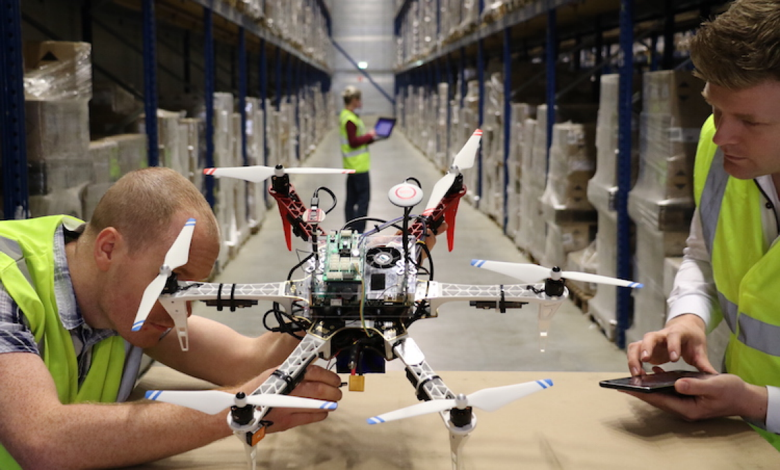 Drone als razendsnelle magazijnteller, dankzij 5G